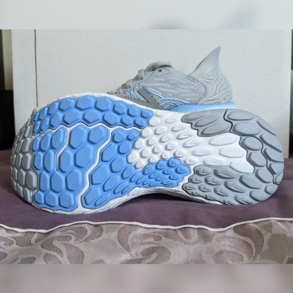 New Balance athletic shoes - Picture 2 of 3